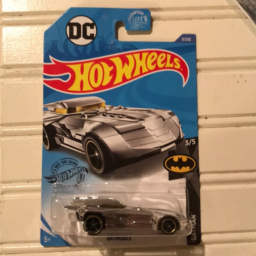 Hot Wheels DC Batmobile 9/250 Batman 3/5 CHROME